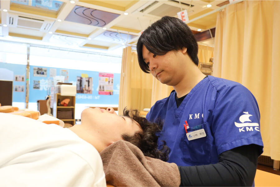 小林整骨院鍼灸院 西梅田 施術